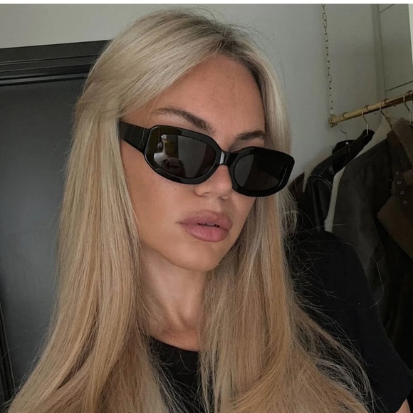 NWT Vehla Indi Black/Smoke Sunglasses